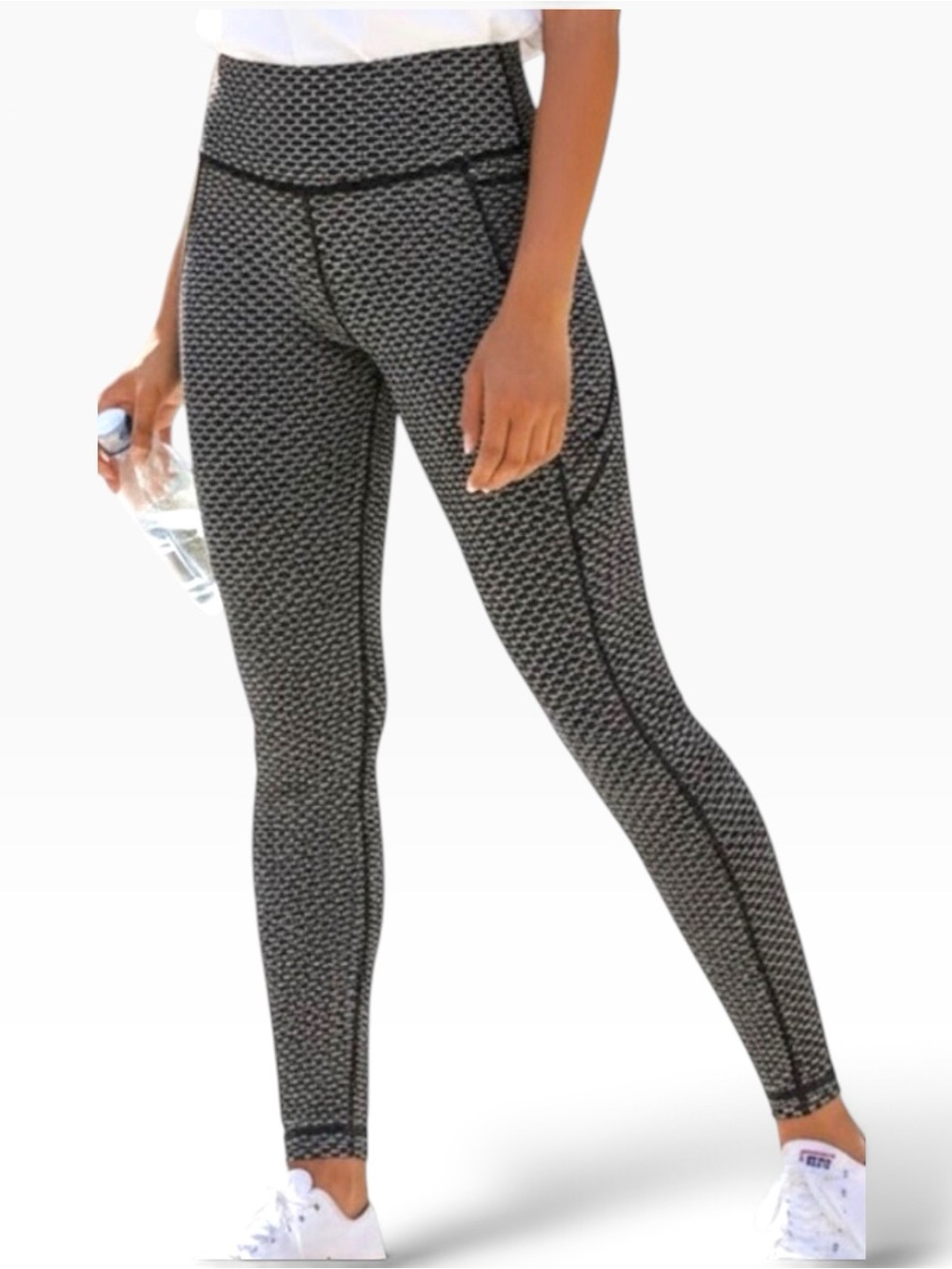 Lululemon size 4 High rise legging black white pockets IPhone athletics gym s…